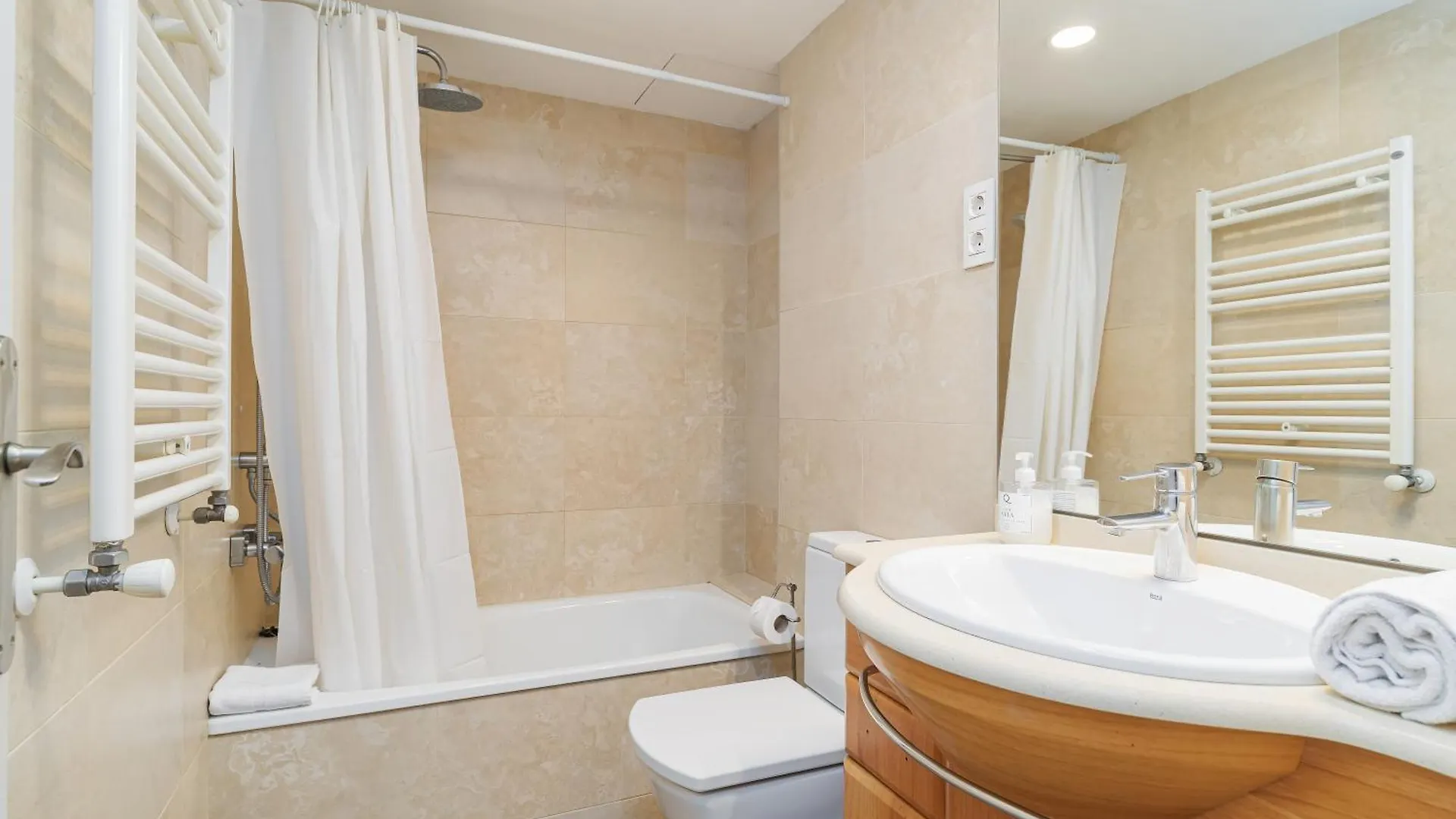 Bright Apt With Amazing Views Barcelona 0*,  Spain
